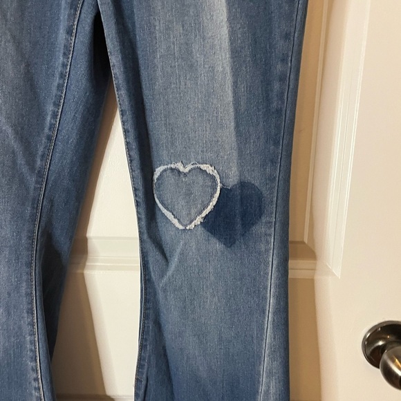 EST 1947 Denim bell bottoms stretchy jeans with heart patch. High waist - Picture 6 of 12